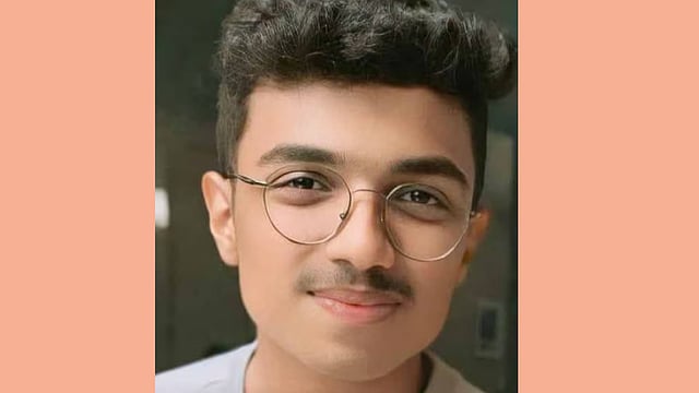 കോഴിക്കോട് ബൈക്ക് കൈവരിയില് ഇടിച്ചു മറിഞ്ഞു; വിദ്യാര്ഥി മരിച്ചു