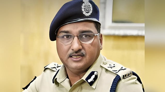 ഉറപ്പു പാലിച്ച് മമത; വിനീത് ​ഗോയലിനെ സ്ഥലം മാറ്റി, മനോജ് കുമാർ വർമ്മ കൊൽക്കത്ത പൊലീസ് കമ്മീഷണർ