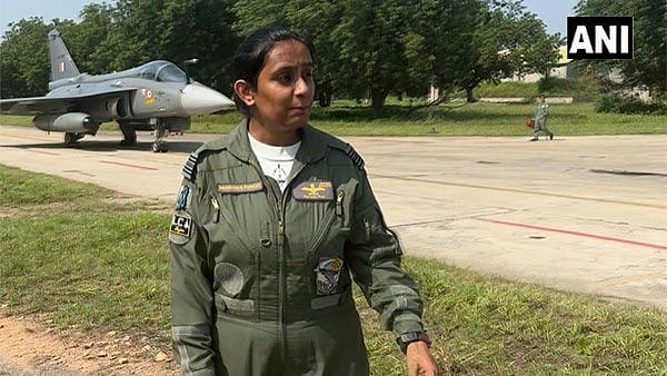 അഭിമാനമായി മോഹനസിങ്; 
തേജസ് പറപ്പിക്കാന്‍ അനുമതി ലഭിച്ച ആദ്യ വനിതാ യുദ്ധവിമാന പൈലറ്റ്