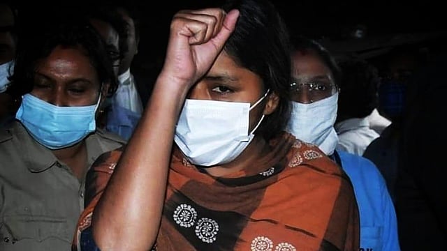കൊല്ക്കത്തയിലെ യുവ ഡോക്ടറുടെ കൊലപാതകം; സിപിഎം നേതാവ് മീനാക്ഷി മുഖര്ജി സിബിഐക്ക് മുന്നില്