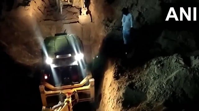കുഴൽക്കിണറിൽ വീണ രണ്ടുവയസുകാരിക്ക് വേണ്ടിയുള്ള രക്ഷാപ്രവർത്തനം