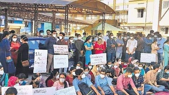 ആര്‍ജി കര്‍ ആശുപത്രിയില്‍ ജൂനിയര്‍ ഡോക്ടര്‍മാരുടെ
സമരം അവസാനിച്ചു