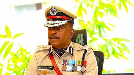 നവകേരള യാത്രയിലെ 'രക്ഷാപ്രവര്‍ത്തനം': എഡിജിപിയുടെ ഓഫീസില്‍ എസ്‌ഐടി പരിശോധന; സന്ദര്‍ശക രജിസ്റ്ററും സിസിടിവി ദൃശ്യങ്ങളും ശേഖരിച്ചു