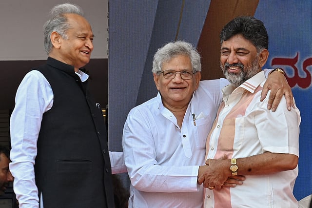 അശോക് ഗെഹ്ലോട്ട്, ഡി.കെ. ശിവകുമാര്, യെച്ചൂരി