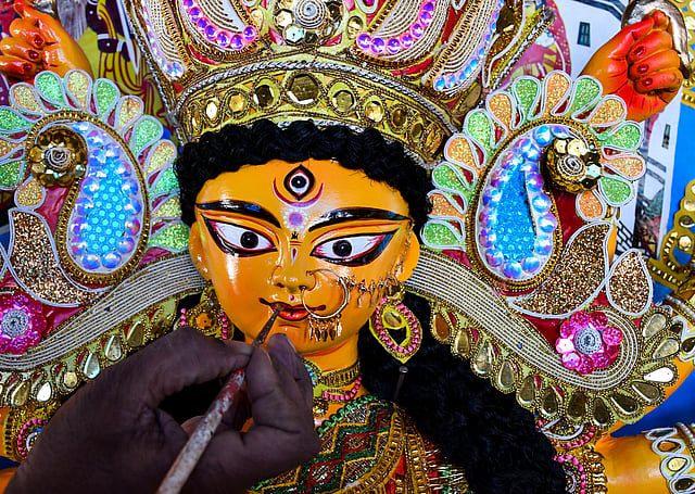 ദക്ഷിണേന്ത്യയില് മഹിഷാസുര വധവുമായി ബന്ധപ്പെട്ടാണ് നവരാത്രി ആഘോഷം.