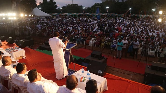 പൂരം കലക്കിയത് മുഖ്യമന്ത്രിയുടെ അറിവോടെ, അറിഞ്ഞില്ലെന്ന് പറഞ്ഞാല് അന്തം കമ്മികള് പോലും വിശ്വസിക്കില്ല: വി ഡി സതീശന്