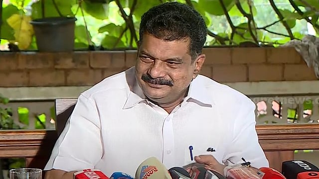 ബാപ്പയെ കുത്തിക്കൊന്ന് മകന് നാടുവിടുന്നതു കണ്ടിട്ടില്ലേ?; മുഖ്യമന്ത്രിക്കെതിരെ വീണ്ടും പി വി അൻവർ