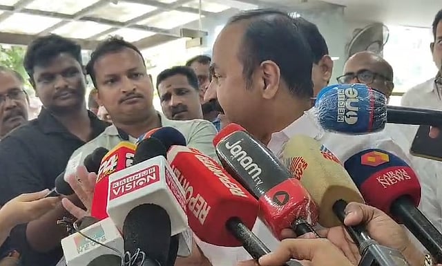 vd satheesan against pinarayi vijayan