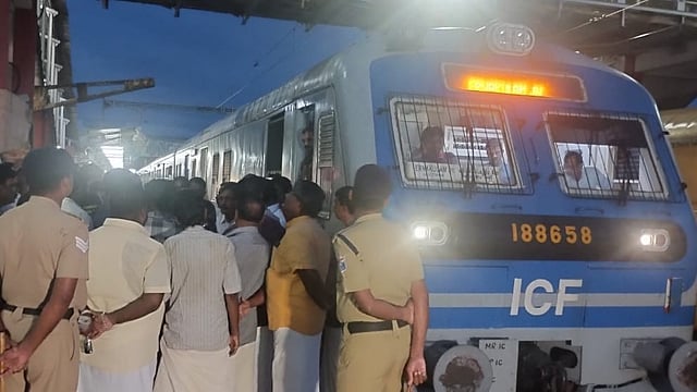 മെമു സര്വീസ് 'ഹിറ്റ്'