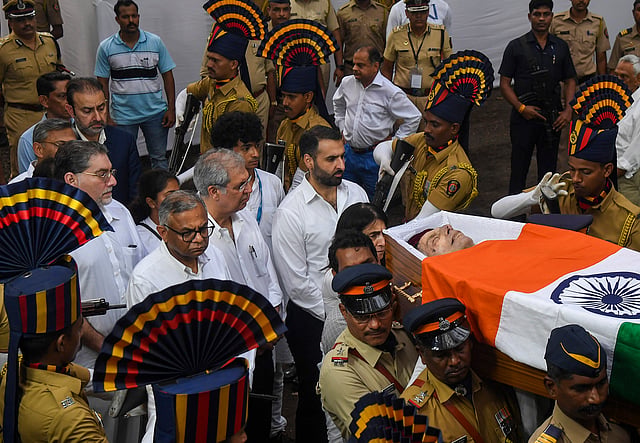 രത്തൻ ടാറ്റയുടെ ശവ സംസ്കാര ചടങ്ങിൽ ശാന്തനു