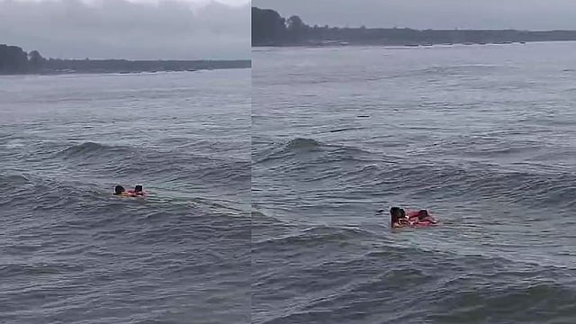 Fishermen rescued by sea while fishing, video