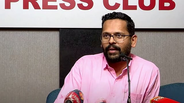 'ജനിച്ചമതം നോക്കിയാണ് സ്വര്ഗ്ഗത്തിലേക്കുള്ള വഴിയെന്ന് പറയുന്നു'; മുസ്ലീംലീഗിന് വർഗീയ അജണ്ടയെന്ന് പി സരിന്