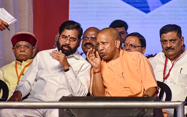 സത്യപ്രതിജ്ഞാ ചടങ്ങിനെത്തിയ മുഖ്യമന്ത്രിമാരായ ഏക്നാഥ് ഷിന്ഡെയും യോഗി ആദിത്യനാഥും