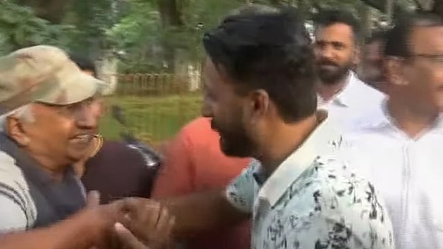 രാഹുല് പ്രചാരണത്തിനിറങ്ങി