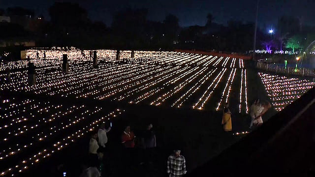 ദീപോത്സവത്തിലെ ദൃശ്യത്തിൽ നിന്ന്