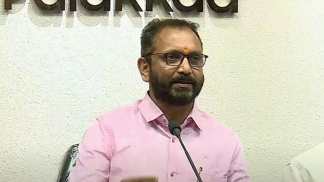 അമിത് ഷായ്ക്കെതിരായ കരിങ്കൊടി ആസൂത്രിതം, സുരക്ഷാവീഴ്ചയില്ലെങ്കിൽ മന്ത്രി വീഡിയോ മുക്കിയതെന്തിന്: കെ സുരേന്ദ്രൻ
