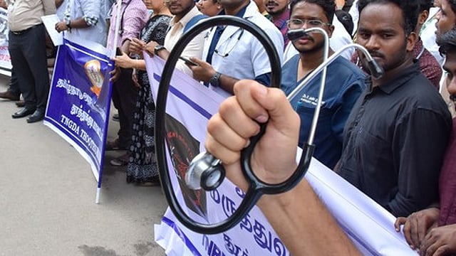 ആരോഗ്യ പ്രവര്ത്തകരുടെ സമരം