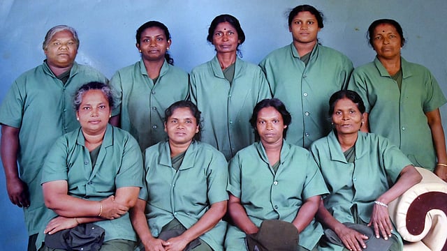 സൂസന് രാജ് കുടുംബശ്രീപ്രവര്ത്തകര്ക്കൊപ്പം