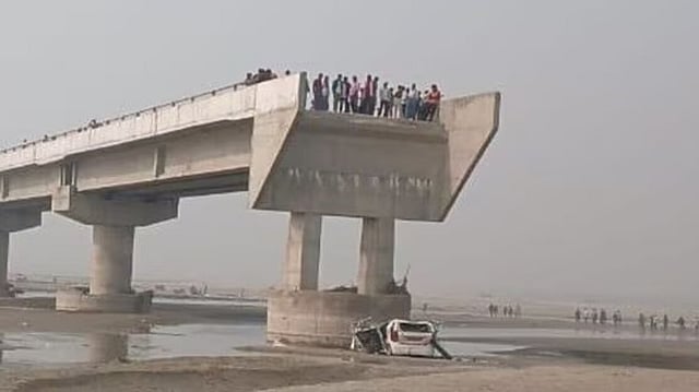 Traveling using Google Maps; Car falls off unfinished bridge, three dead
