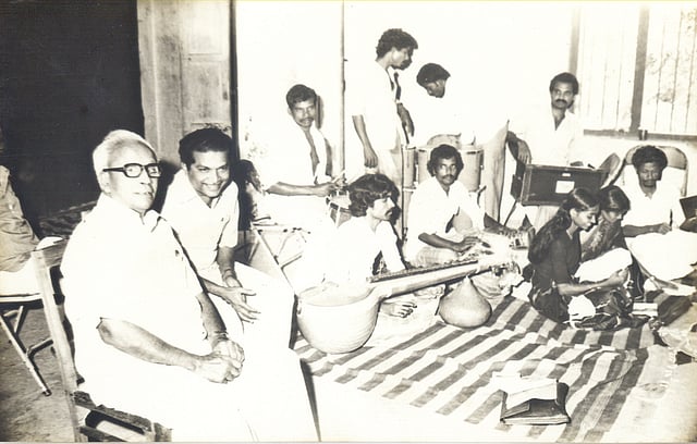 'മാറ്റുവിന് ചട്ടങ്ങളെ 'റിഹേഴ്സല് ക്യാമ്പില് ഇ.എം.എസിനൊപ്പം പിരപ്പന്കോട് മുരളി