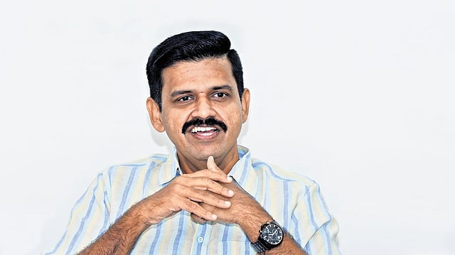 തല്ക്കാലം അറസ്റ്റ് ചെയ്യില്ലെന്ന് പ്രോസിക്യൂഷന്; സന്ദീപ് വാര്യര്ക്ക് ആശ്വാസം, കേസ് പരിഗണിക്കുന്നത് മാറ്റി