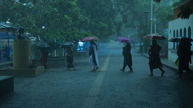 ഒറ്റപ്പെട്ടയിടങ്ങളില് മഴ; ബുധനാഴ്ച വരെ ശക്തമാകില്ല, മത്സ്യത്തൊഴിലാളികള് ജാഗ്രത പാലിക്കണം