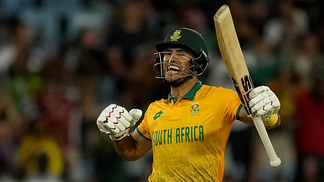 Reeza Hendricks 117 powers South Africa