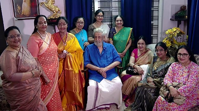 Sharing memories and experiences; heroines come to visit the old hero madhu