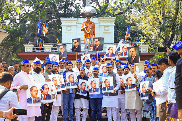 എൻഡിഎ - പ്രതിപക്ഷ എംപിമാർ നേർക്കുനേർ നിന്ന് മുദ്രാവാക്യം മുഴക്കിയതോടെ പാർലമെന്റ് വളപ്പിൽ സംഘർഷാന്തരീക്ഷമുണ്ടായി