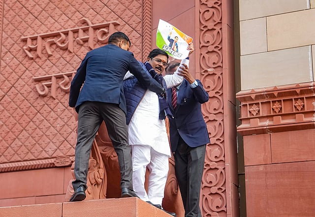 'അംബേദ്കർ, അംബേദ്കർ, അംബേദ്കർ എന്ന് പറയുന്നത് ഇപ്പോൾ ഒരു ഫാഷനായി മാറിയിരിക്കുന്നു. ഇങ്ങനെ പറയുന്നതിന് പകരം ദൈവത്തിന്റെ പേര് ഇത്ര തവണ പറഞ്ഞിരുന്നെങ്കിൽ അവർക്ക് സ്വർഗത്തിൽ ഇടം ലഭിക്കുമായിരുന്നു' എന്നാണ് അമിത് ഷാ നടത്തിയ വിവാദ പരാമർശം.