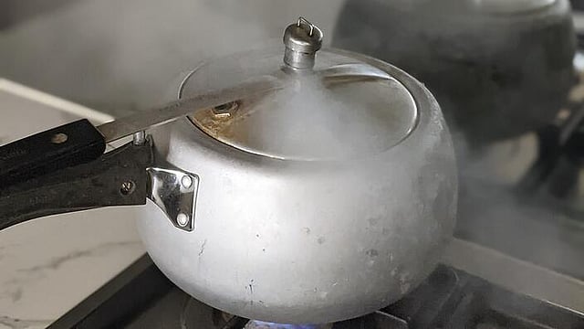 pressure cooker
