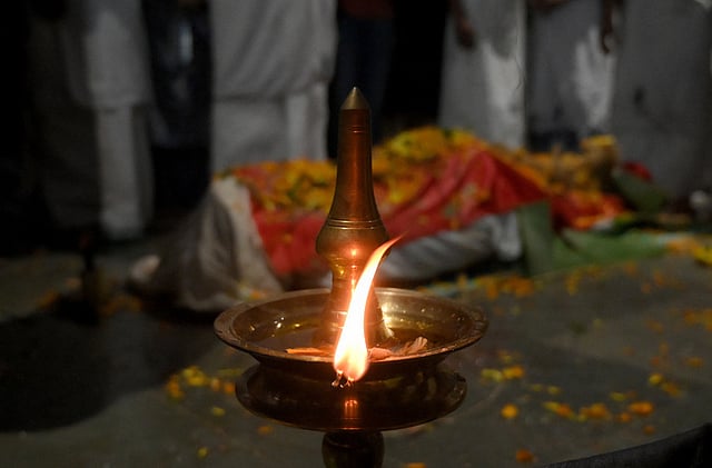എംടിയുടെ മൃതദേഹം വീട്ടില്