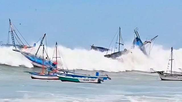 പെറുവിൽ കൂറ്റൻ തിരമാല ആഞ്ഞടിച്ചപ്പോൾ