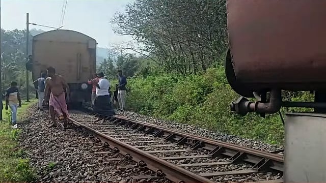 The bogies of the Guruvayur-Madura Express separated while running.