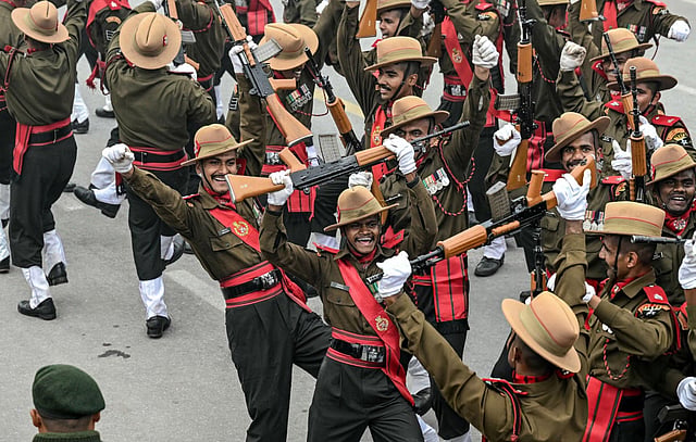 ബാന്ഡ് താളത്തിനൊത്ത് ചുവടുവെച്ച്