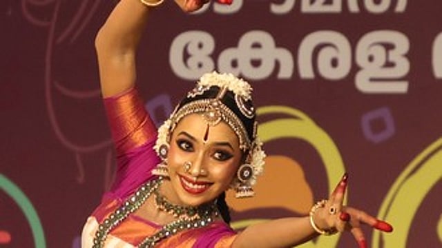 പ്രധാന വേദിയായ സെൻട്രൽ സ്റ്റേഡിയത്തിൽ ഭരതനാട്യം അവതരിപ്പിക്കുന്ന കോഴിക്കോട് പേരാമ്പ്ര എച്ച്എസ്എസിലെ കൃഷ്ണപ്രിയ ജെ.