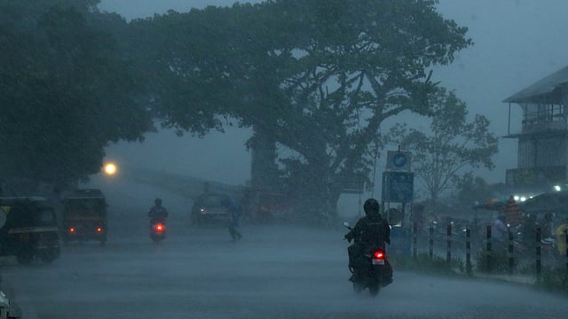 കനത്ത മഴ തുടരും ( Rain Alert )