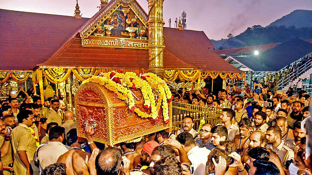 ശബരിമലയിൽ ജോലി ഒഴിവുകൾ; പുരുഷന്മാർക്ക് അവസരം, അപേക്ഷാ ഫോം താഴെ! 