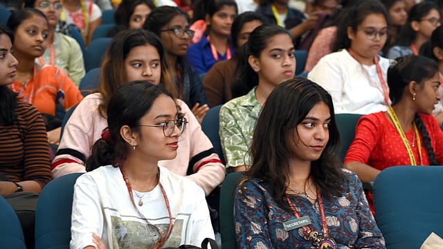 ബിരുദ പ്രവേശനത്തിന് ഇനി പ്ലസ്ടു നിര്‍ബന്ധമല്ല; ഉത്തരവിറക്കി സര്‍ക്കാര്‍ 