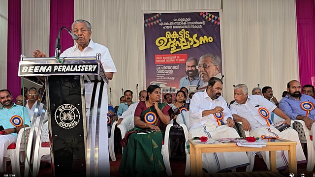 Chief Minister inagurates the new building of the school he studied - Video