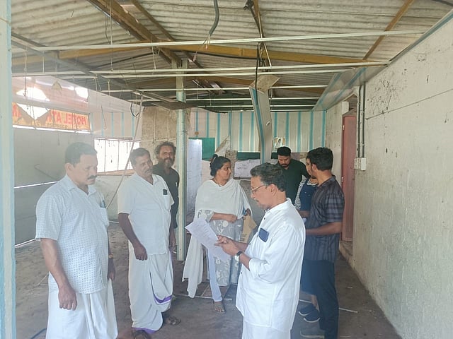 സുപ്രീംകോടതി വിധി വന്ന ശേഷം മനുഷ്യാവകാശ പ്രവര്ത്തകര്ക്കൊപ്പം