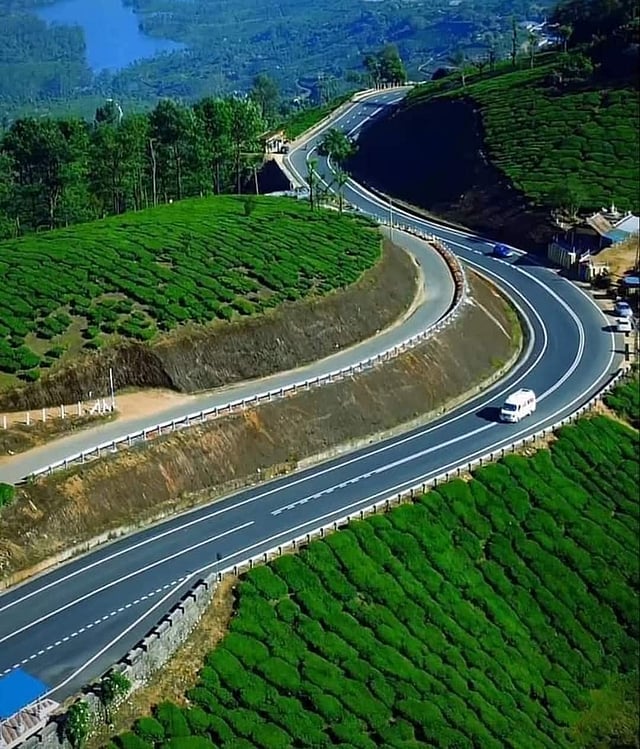 മൂന്നാര് റോഡ്