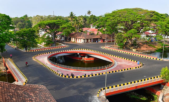 പുതുക്കി പണിത നാല്പ്പാലം