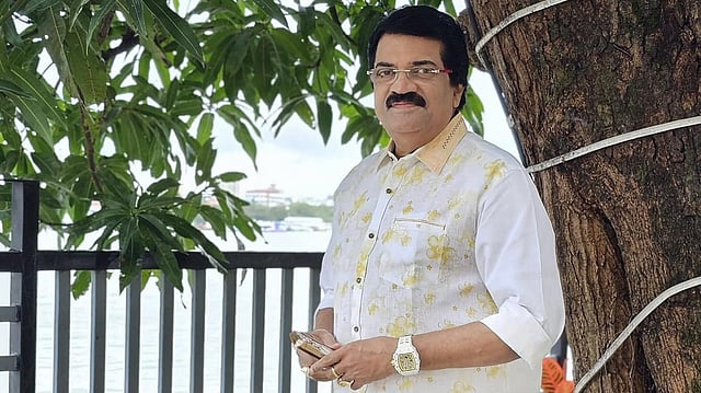 'ഇനിയും നല്ല പാട്ട് കേള്ക്കണമെങ്കില് വീട്ടില് പോയി റേഡിയോയില് കേള്ക്കൂ'; ഗാനമേളയിലെ ശല്യക്കാരനെപ്പറ്റി എംജി ശ്രീകുമാര്