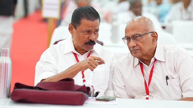 എംവി ഗോവിന്ദനും എസ് രാമചന്ദ്രൻ പിള്ളയും