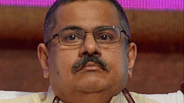 ഭരണമാറ്റത്തിന് പിന്നാലെ പടിയിറങ്ങി; കിഫ്ബി സിഇഒ കെ എം എബ്രഹാം രാജിവെച്ചു