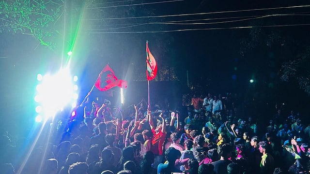 Che Guevara's flag and revolutionary song