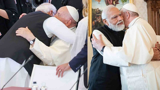മാര്പ്പാപ്പയെ ആലിംഗനം ചെയ്യുന്ന മോദി
