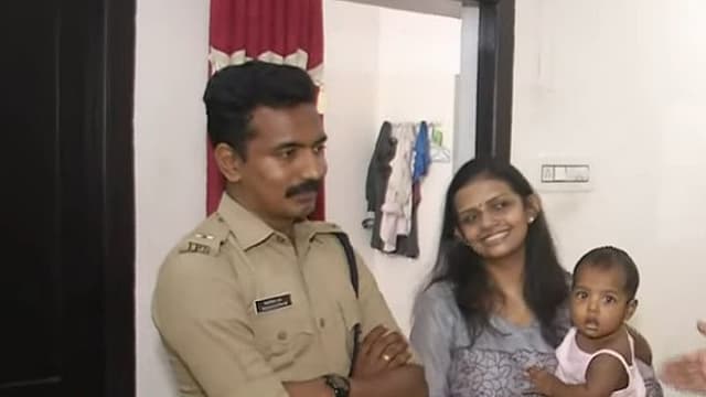 ഐപിഎസ് ഉദ്യോഗസ്ഥനായ നന്ദഗോപനൊപ്പം മാളവിക