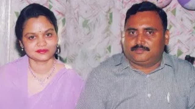 searched for a method of killing by slitting the throat, Pallavi alleges that her husband gave her daughter drugs
